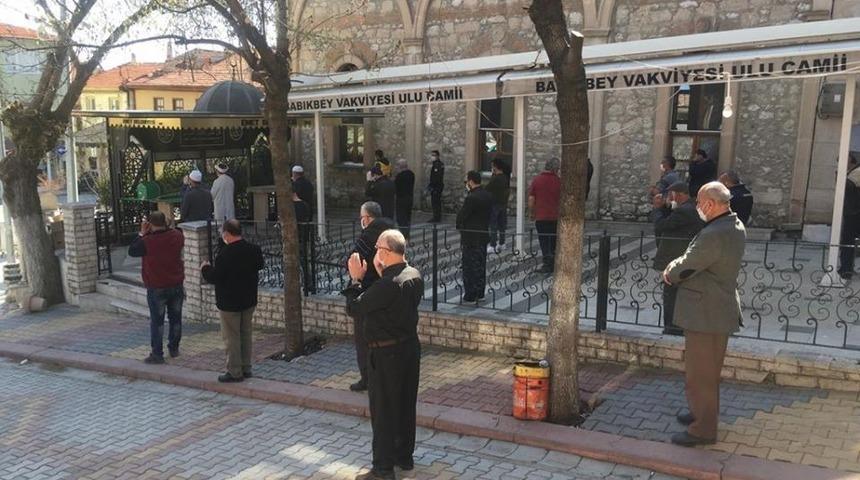 Cenaze namazlarında sosyal mesafe