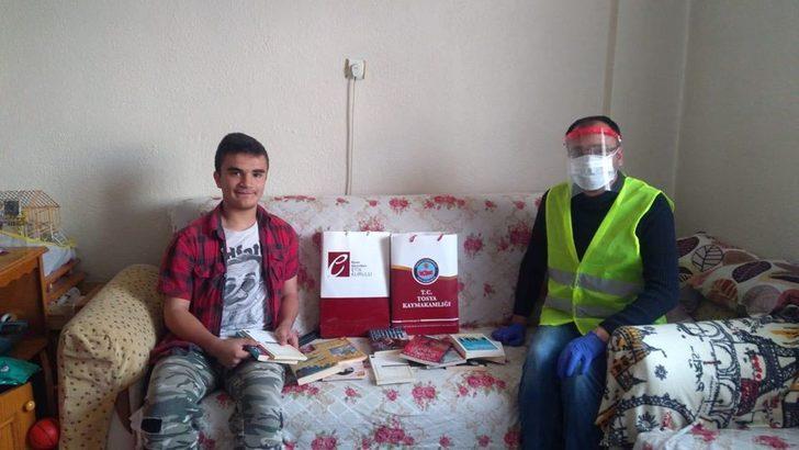 Evden çıkamayan çocuk kaymakamdan kitap istedi G2
