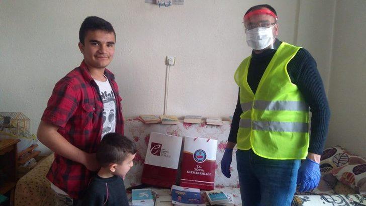 Evden çıkamayan çocuk kaymakamdan kitap istedi G3