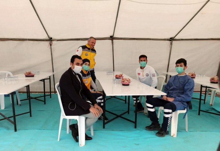 Ambulansların dezenfekte edildiği bölgeye destek çadırı kuruldu G2