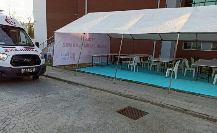 Ambulansların dezenfekte edildiği bölgeye destek çadırı kuruldu G4