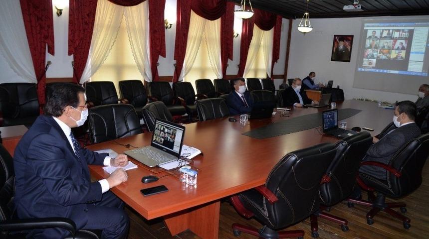 Bolu&rsquo;da, vali ve kaymakamlar &ldquo;Biz Bize Yeteriz T&uuml;rkiyem&rdquo; kampanyasına bağışta bulundu