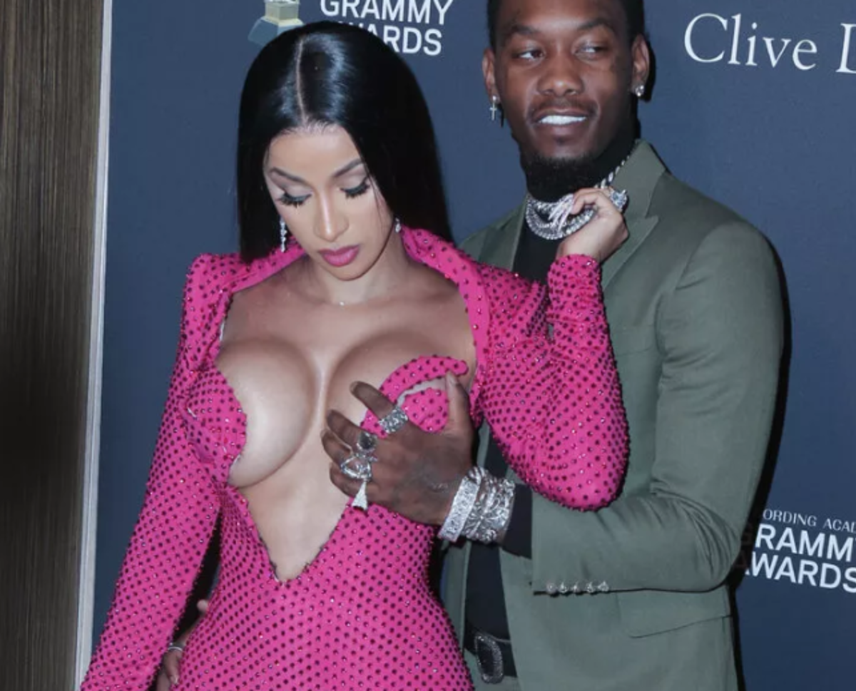 Cardi B uzun tırnaklarıyla mango kesti! 'İnsanların popomu...'