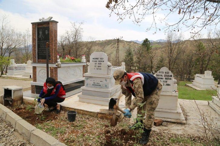 Tunceli’de Polis ve Mehmetçik’ten şehitlere vefa G4