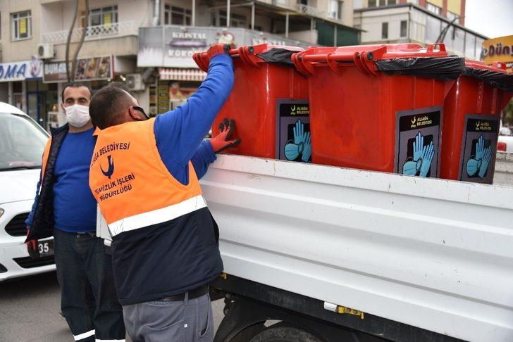 Aliağa Belediyesi kullanılmış eldiven ve maskeleri topluyor G3
