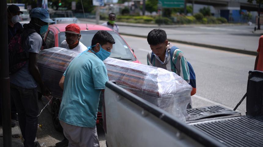 Ev ve hastanelerden 1424 ceset toplandı