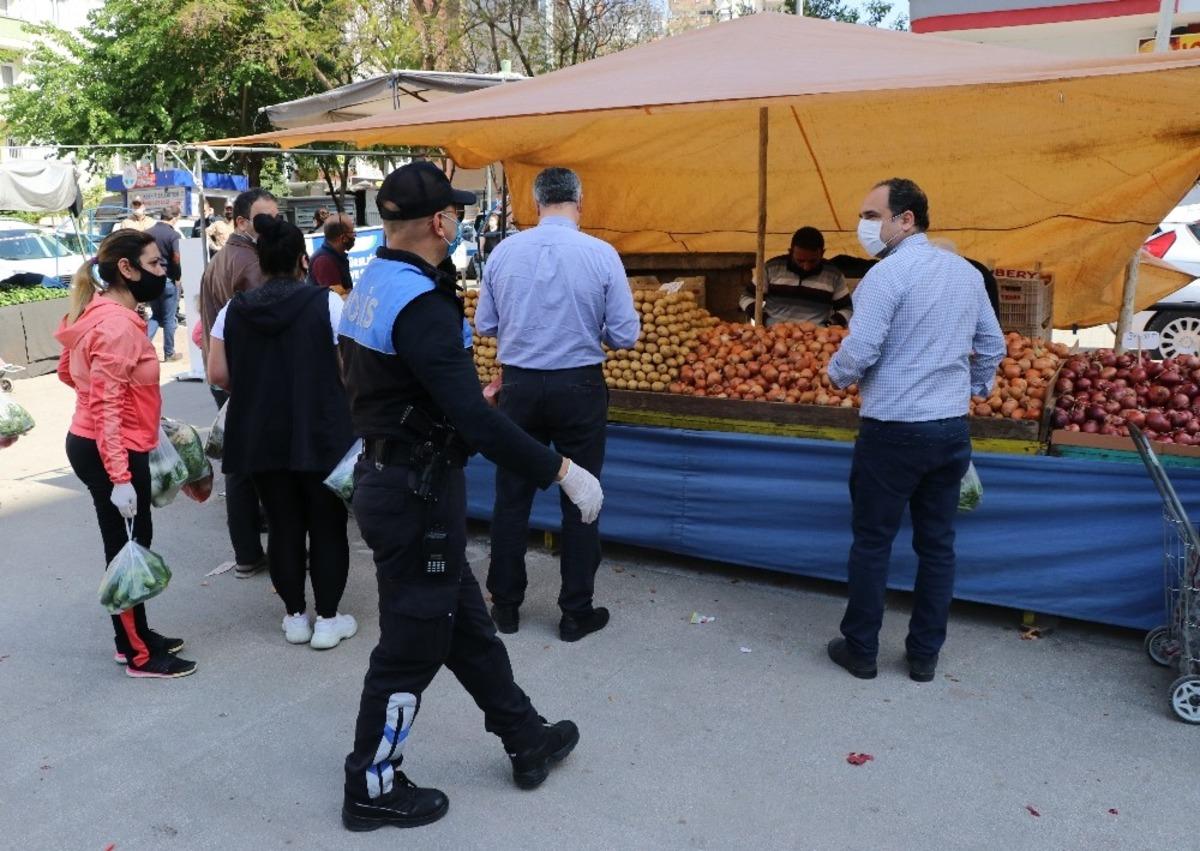Polisten pazar yerlerine &lsquo;Sosyal mesafe&rsquo; denetimi
