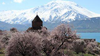 Baharda büyülüyor ama... Bu ilk kez oluyor!