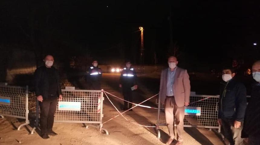 AK Parti&rsquo;den karantina altındaki k&ouml;ye ziyaret