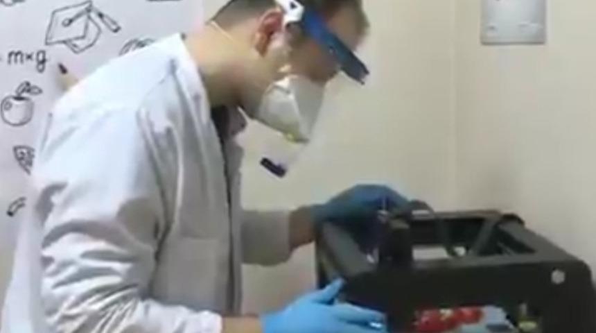 Bayrampaşalı kaşifler virüse karşı maske üretti