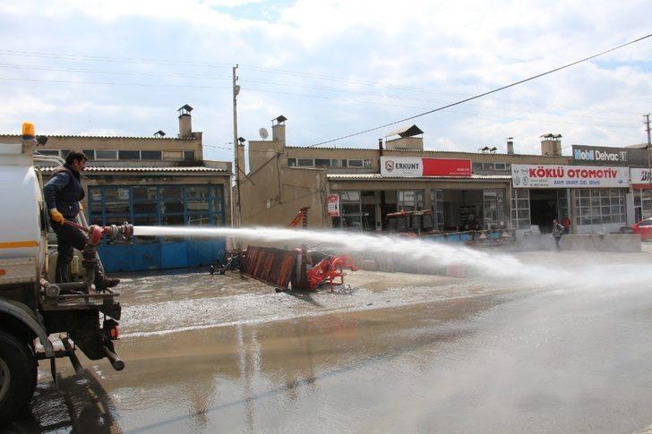 Oltu Sanayi Caddeleri yıkanıp dezenfekte yapıldı G3