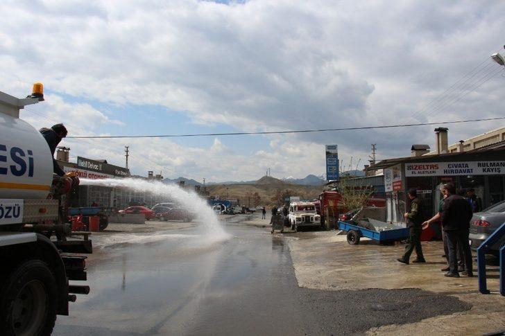 Oltu Sanayi Caddeleri yıkanıp dezenfekte yapıldı G5