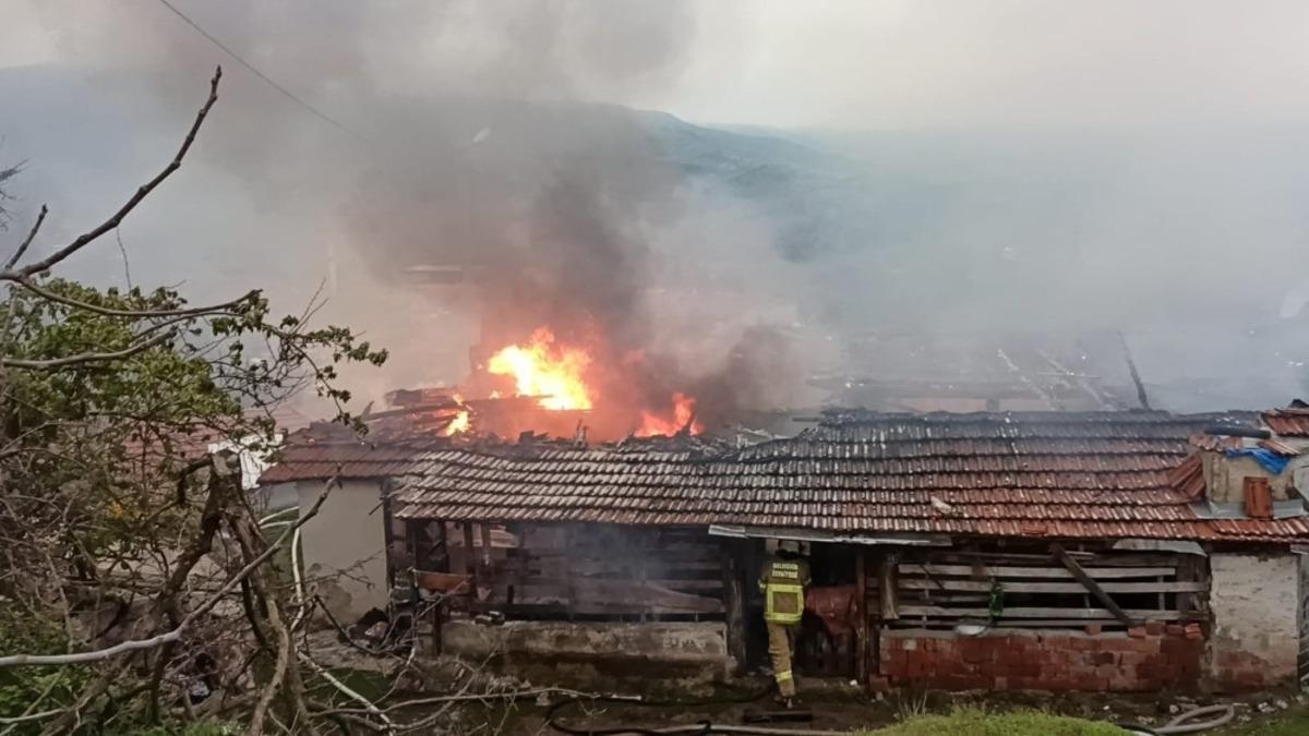 Elektrik ka&ccedil;ağından &ccedil;ıkan yangında bir ev k&uuml;l oldu