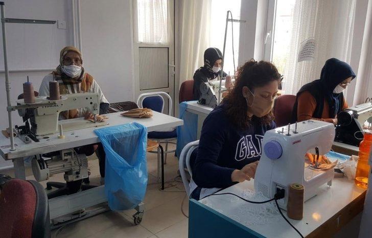 Yerköy’de kursiyerler gönüllü maske üretiyor G2