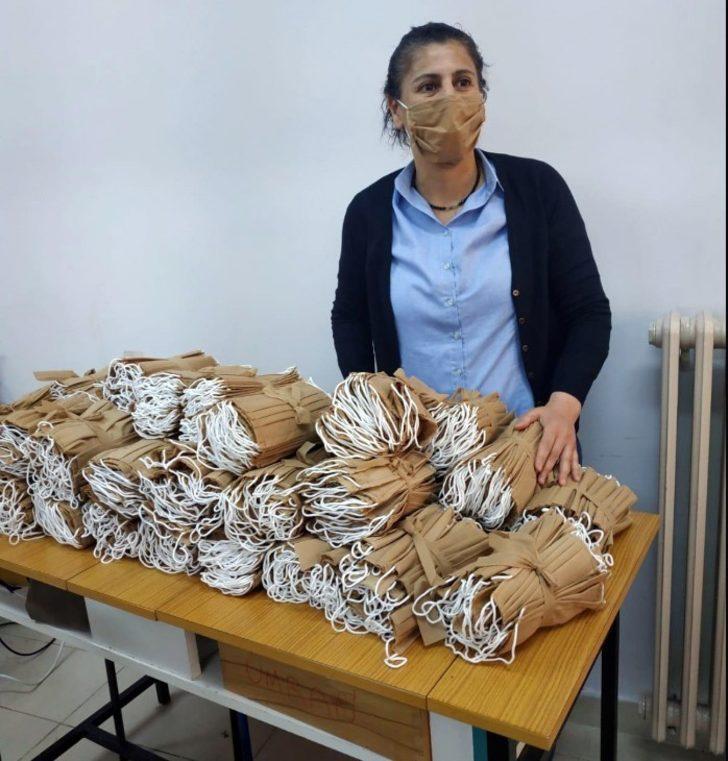 Yerköy’de kursiyerler gönüllü maske üretiyor G3