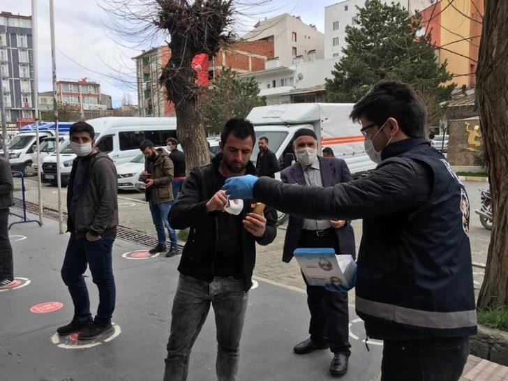Kars Valiliği binlerce ücretsiz maske dağıttı G1