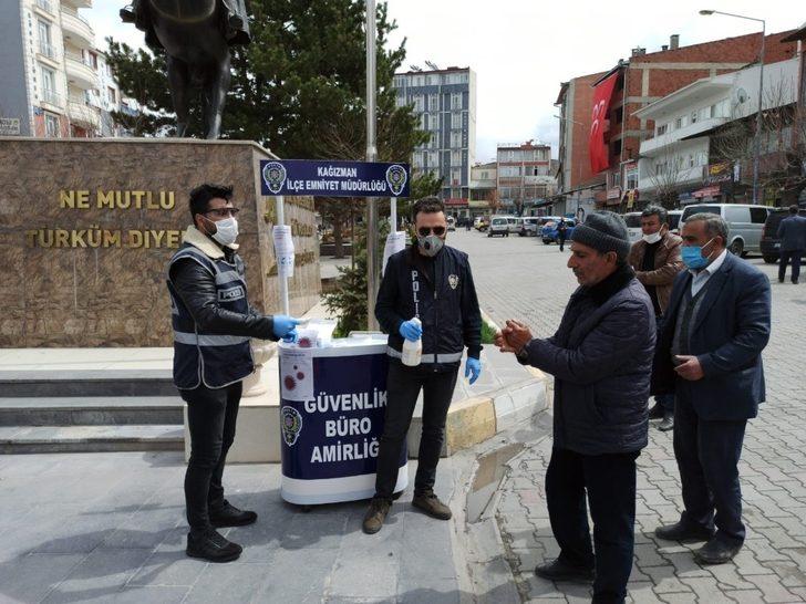 Kars Valiliği binlerce ücretsiz maske dağıttı G2