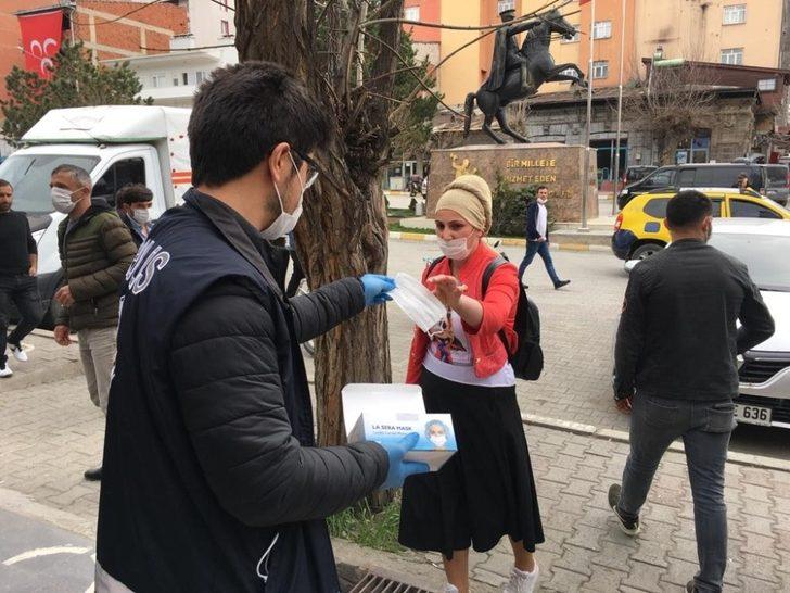 Kars Valiliği binlerce ücretsiz maske dağıttı G3
