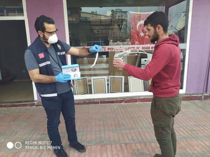 Kars Valiliği binlerce ücretsiz maske dağıttı G4