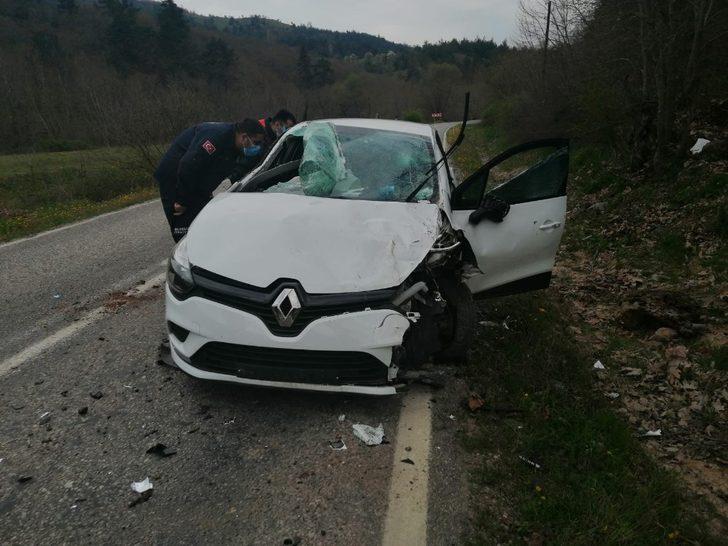 Sındırgı’da trafik kazası 3 yaralı G4