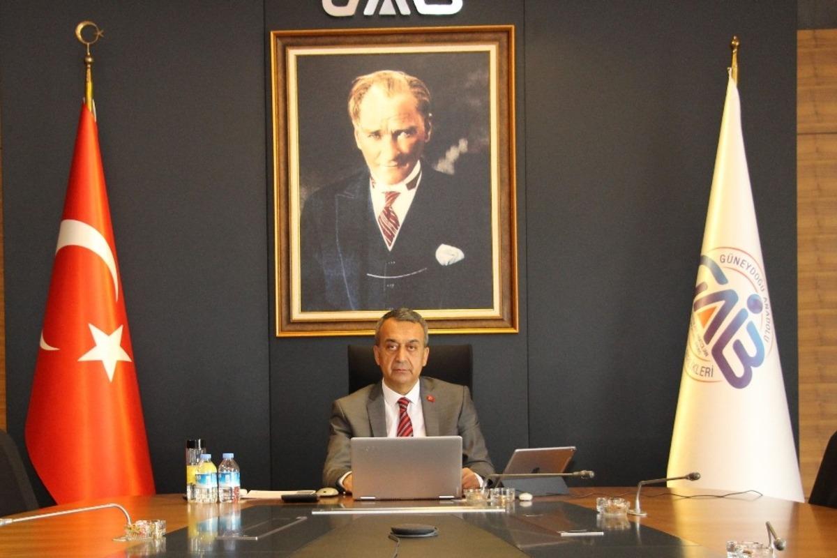 T&uuml;rkiye g&uuml;nl&uuml;k 50 milyon maske &uuml;retim kapasitesine sahip