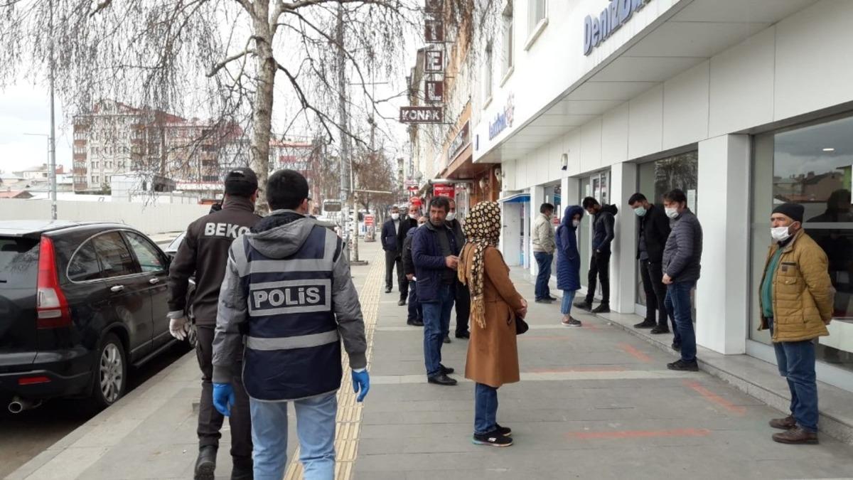 Kars&rsquo;ta polislerden yoğun korona vir&uuml;s mesaisi