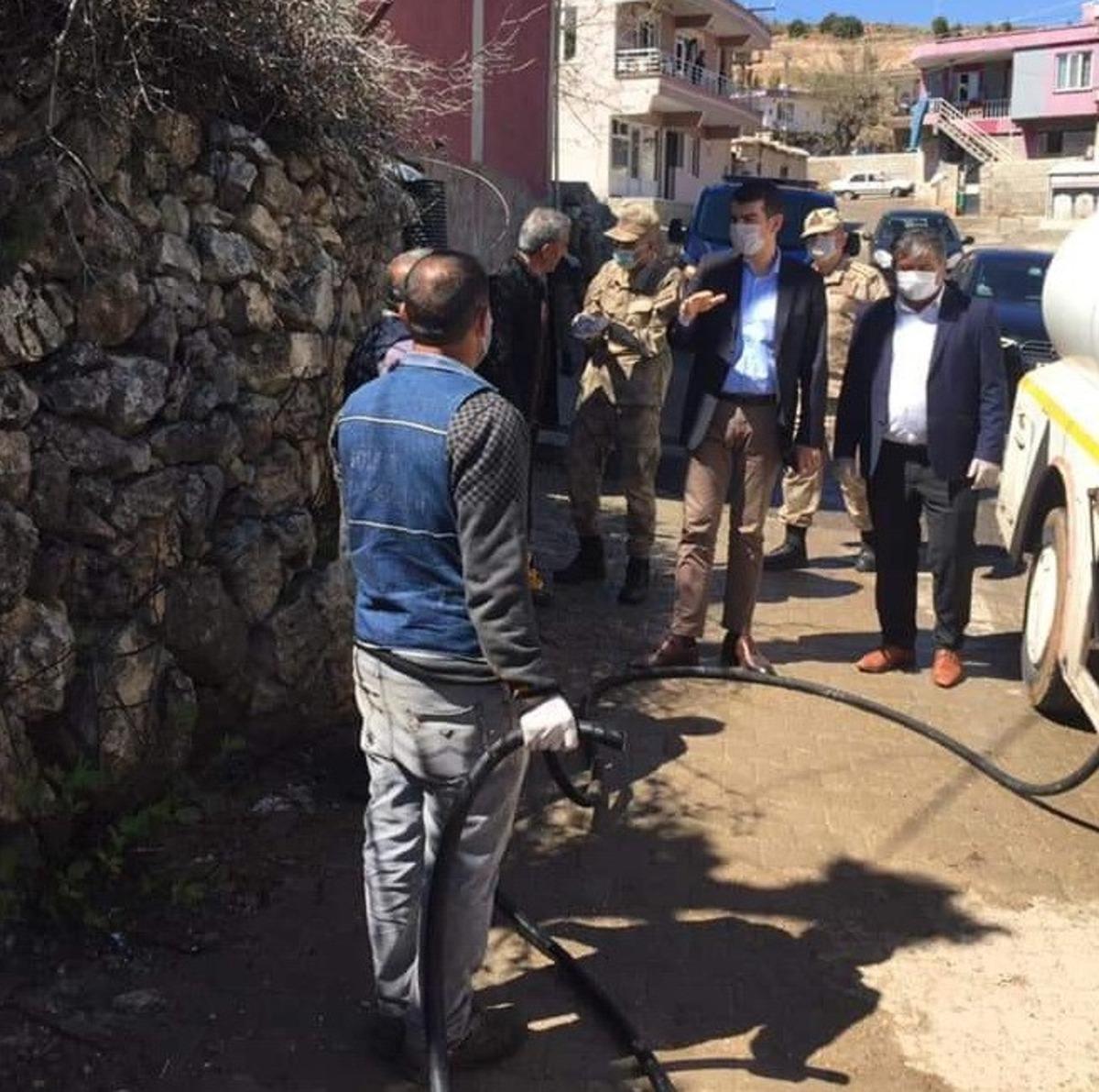 G&ouml;lbaşında K&ouml;ylerin cadde ve sokakları dezenfekte ediliyor
