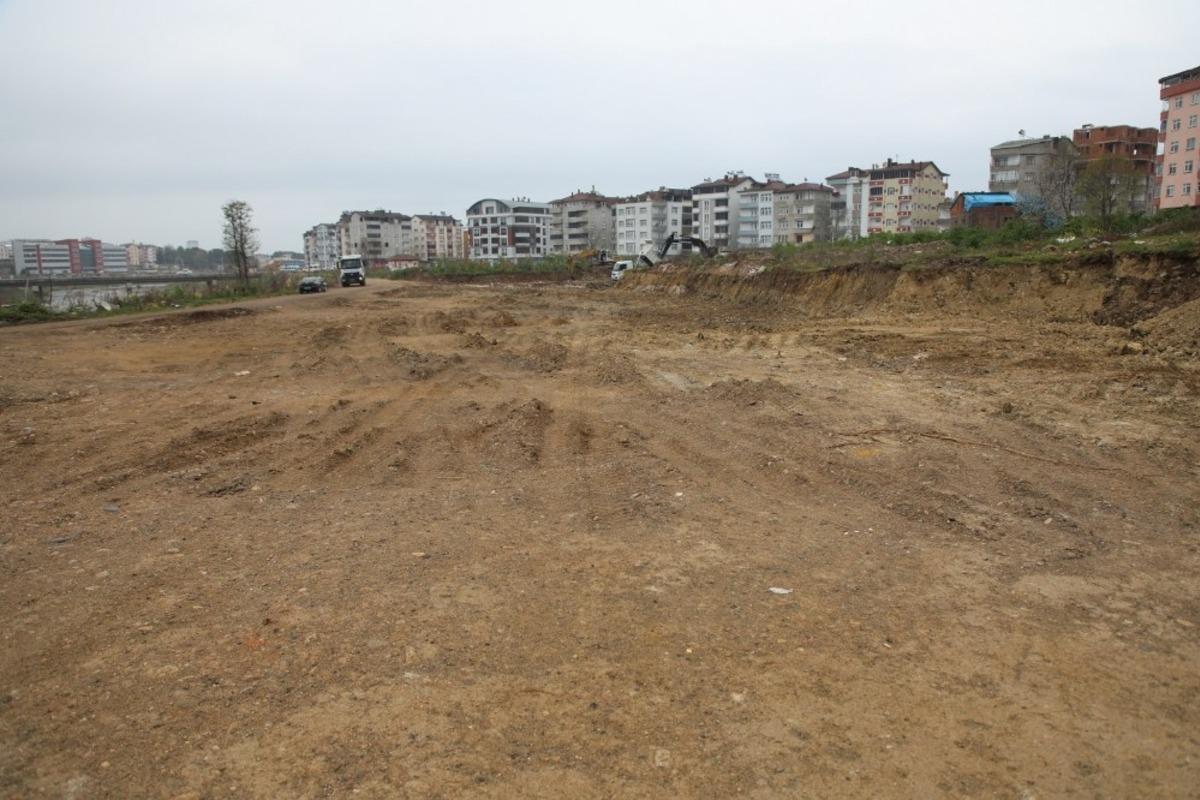 Kapalı pazar yerinde hafriyat &ccedil;alışmaları aralıksız devam ediyor