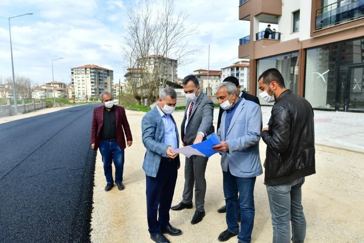 &Ccedil;ınar asfalt &ccedil;alışmasını yerinde inceledi
