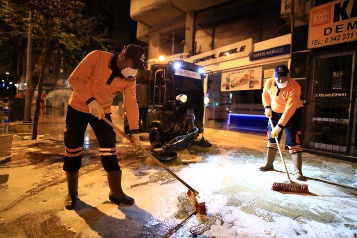 Denizli’de caddeler yıkanıp dezenfekte edilmeye devam ediyor G2