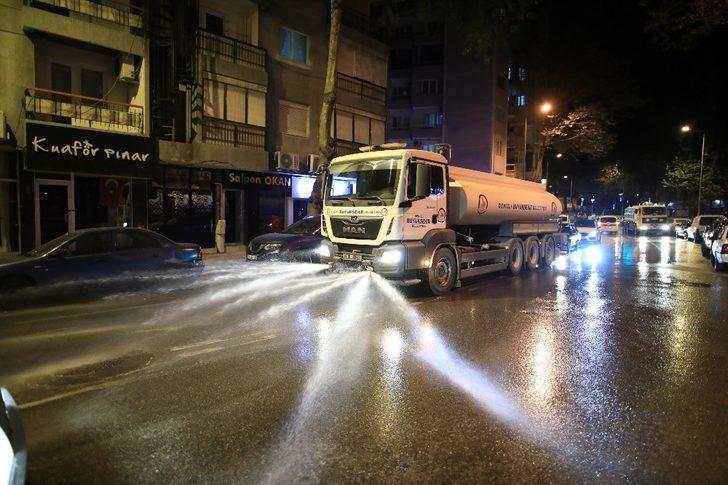 Denizli’de caddeler yıkanıp dezenfekte edilmeye devam ediyor G4