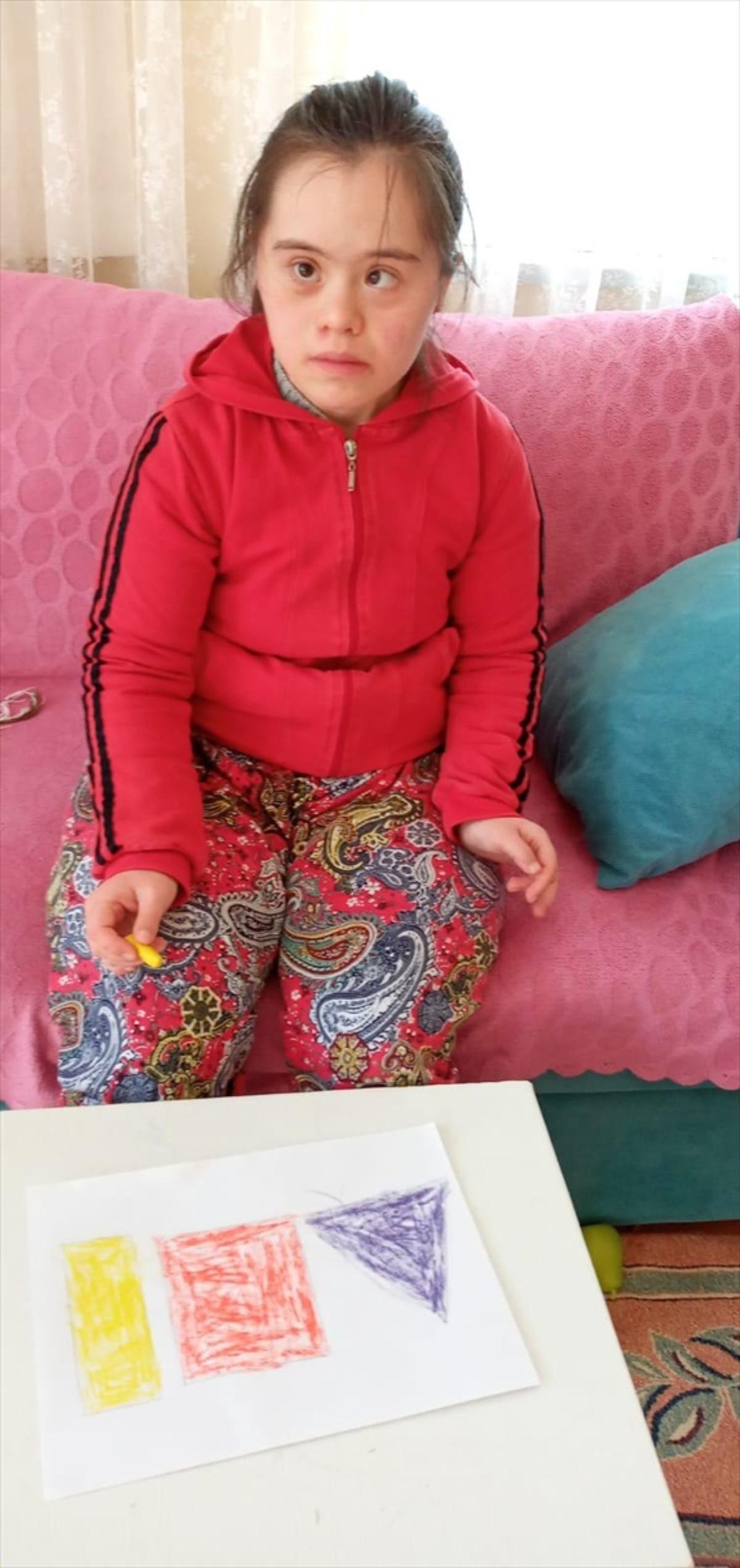 &Ouml;zel &ccedil;ocuklara uzaktan eğitimle moral oluyorlar