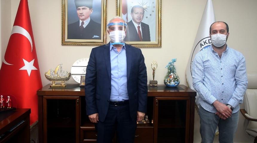 Akdeniz Belediyesinden &ldquo;3 boyutlu y&uuml;z siperliği&rdquo; &uuml;retimine destek