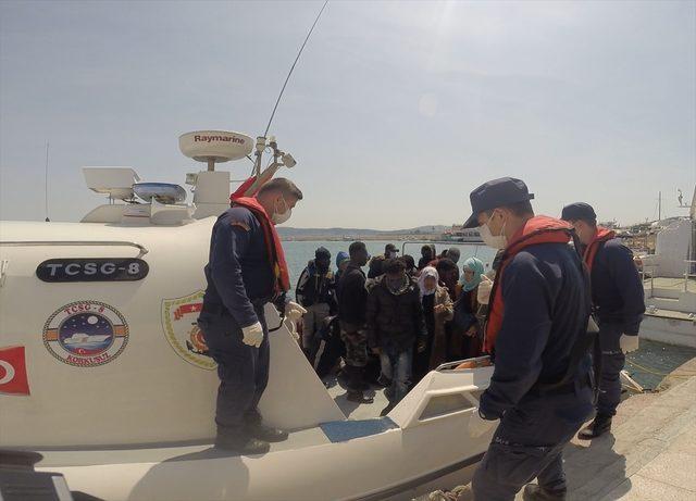 Balıkesir açıklarında Yunan Sahil Güvenlik unsurlarınca geri itilen 32 sığınmacı kurtarıldı