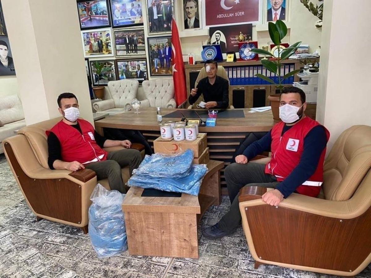 Silopi&rsquo;de engellilere gıda ve giysi yardımı