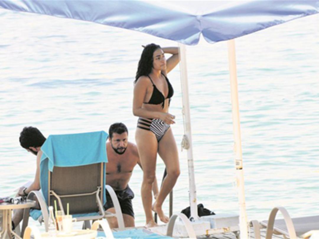 Dilan &Ccedil;ıtak'ın seksi aşk tatili