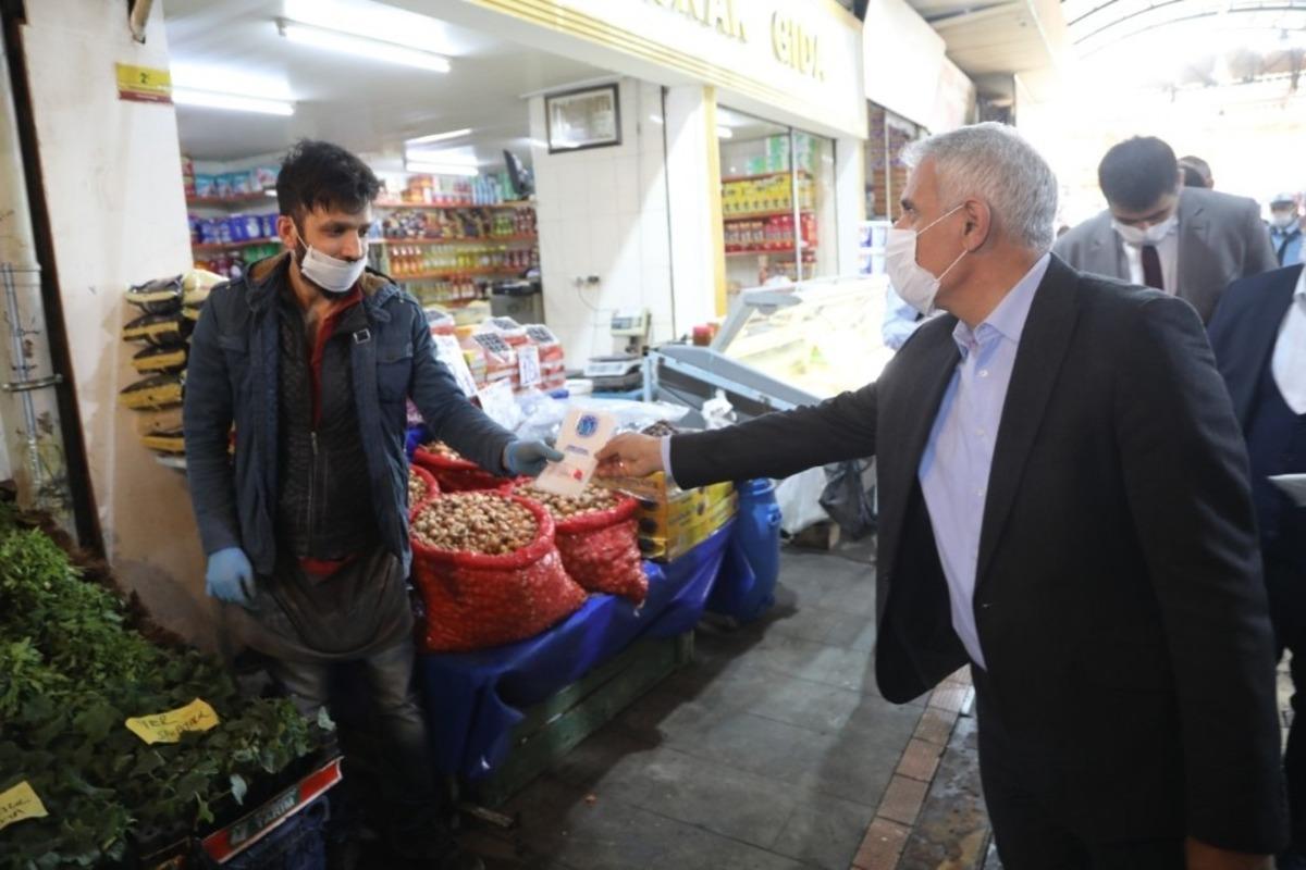 G&uuml;der&rsquo;den esnafa maske