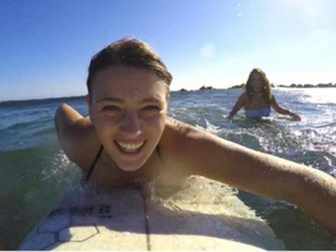 Gizem Karaca'nın s&ouml;rf keyfi