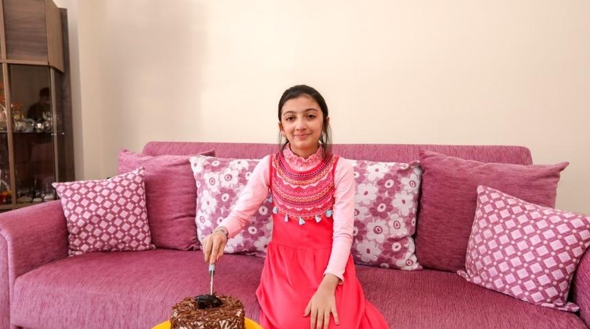 İpekyolu Belediyesinden sokağa &ccedil;ıkamayan Ecrin&rsquo;e doğum g&uuml;n&uuml; s&uuml;rprizi