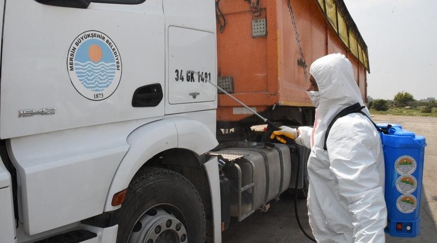 Toroslar Belediyesi, katı atık aktarma istasyonunu dezenfekte etti