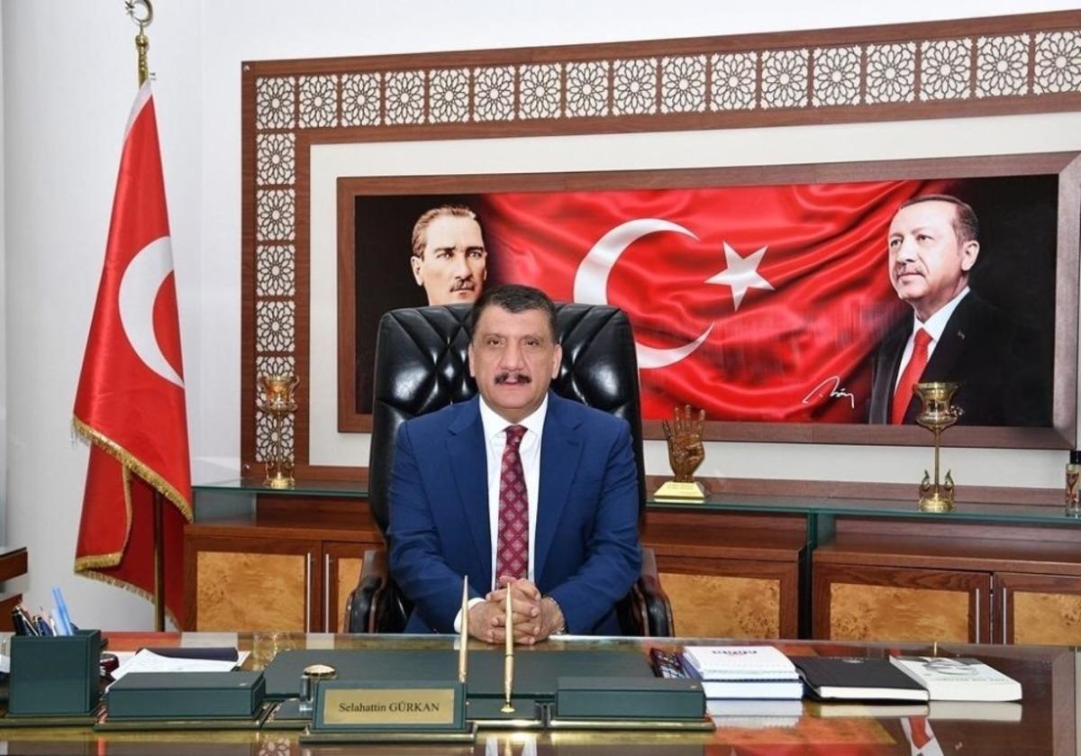 Belediye Başkanları &Ouml;zal ve Fendoğlu&rsquo;nu andı