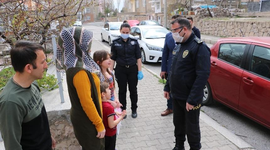 Kampanyaya destek veren Elif&rsquo;e akıllı saat hediye edildi