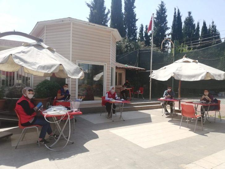 Salihli Gençlik Merkezi siperli maske üretiyor G5