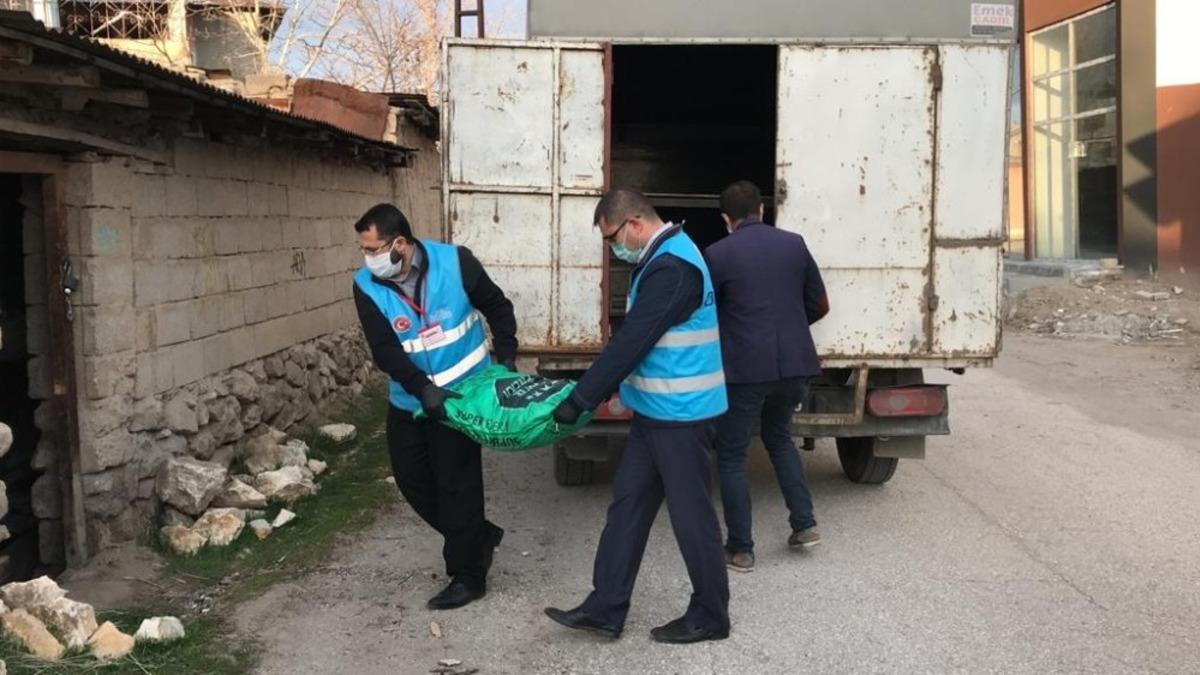 &lsquo;Vefa&rsquo; ekibinden 65 yaşındaki kadına k&ouml;m&uuml;r desteği