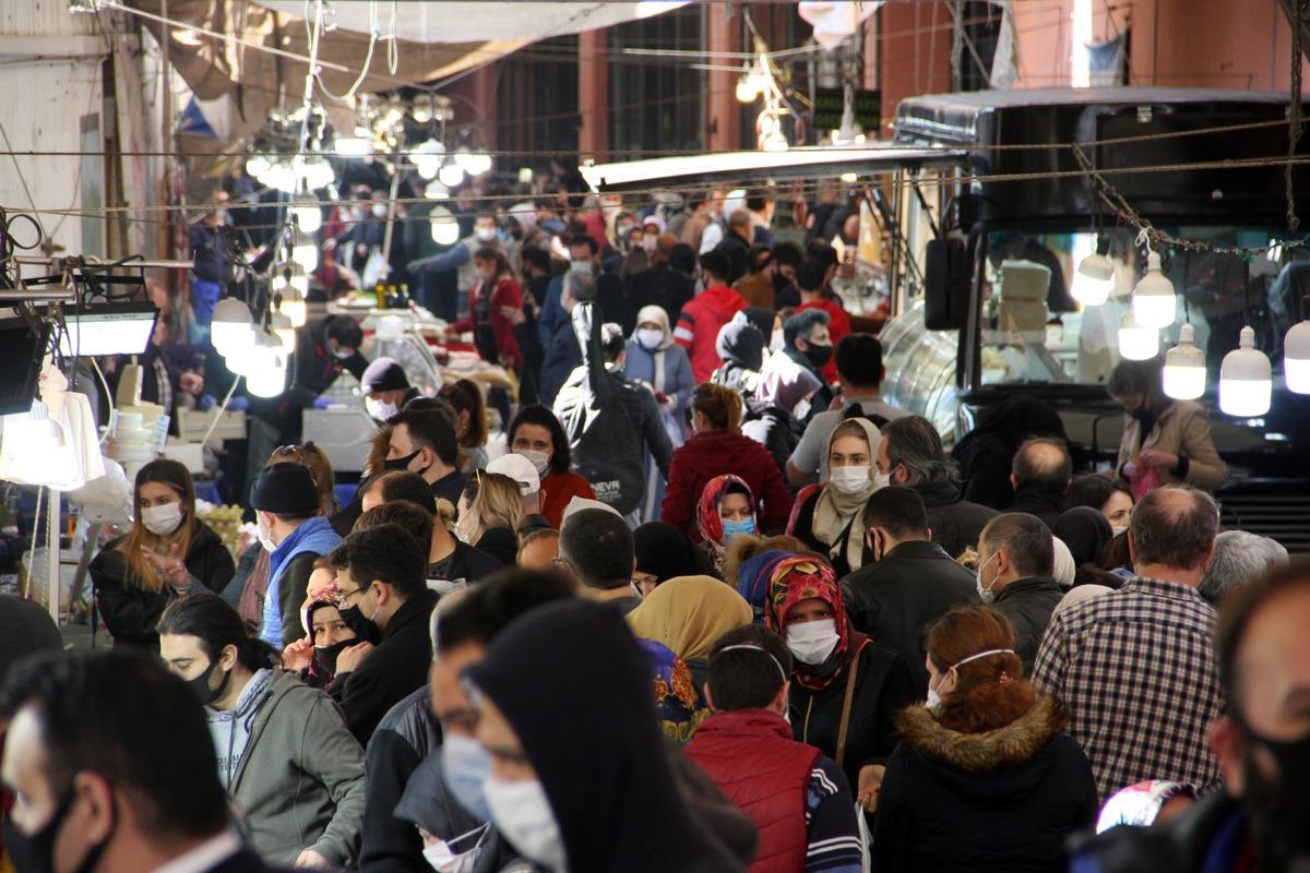 İstanbul'da hafta sonu &ouml;ncesi alışveriş yoğunluğu