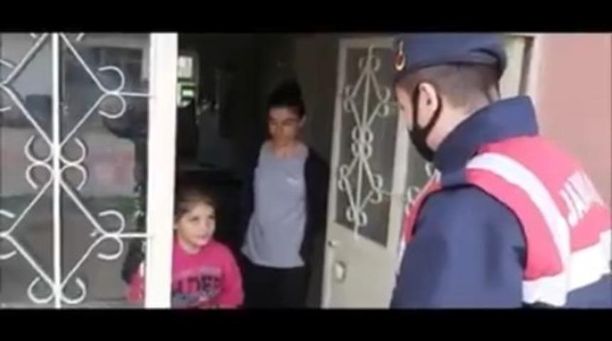 Kumbarasında biriktirdiği 230 lirayı &rsquo;&rsquo;Biz Bize Yeteriz T&uuml;rkiyem&rsquo;&rsquo; kampanyasına bağışladı