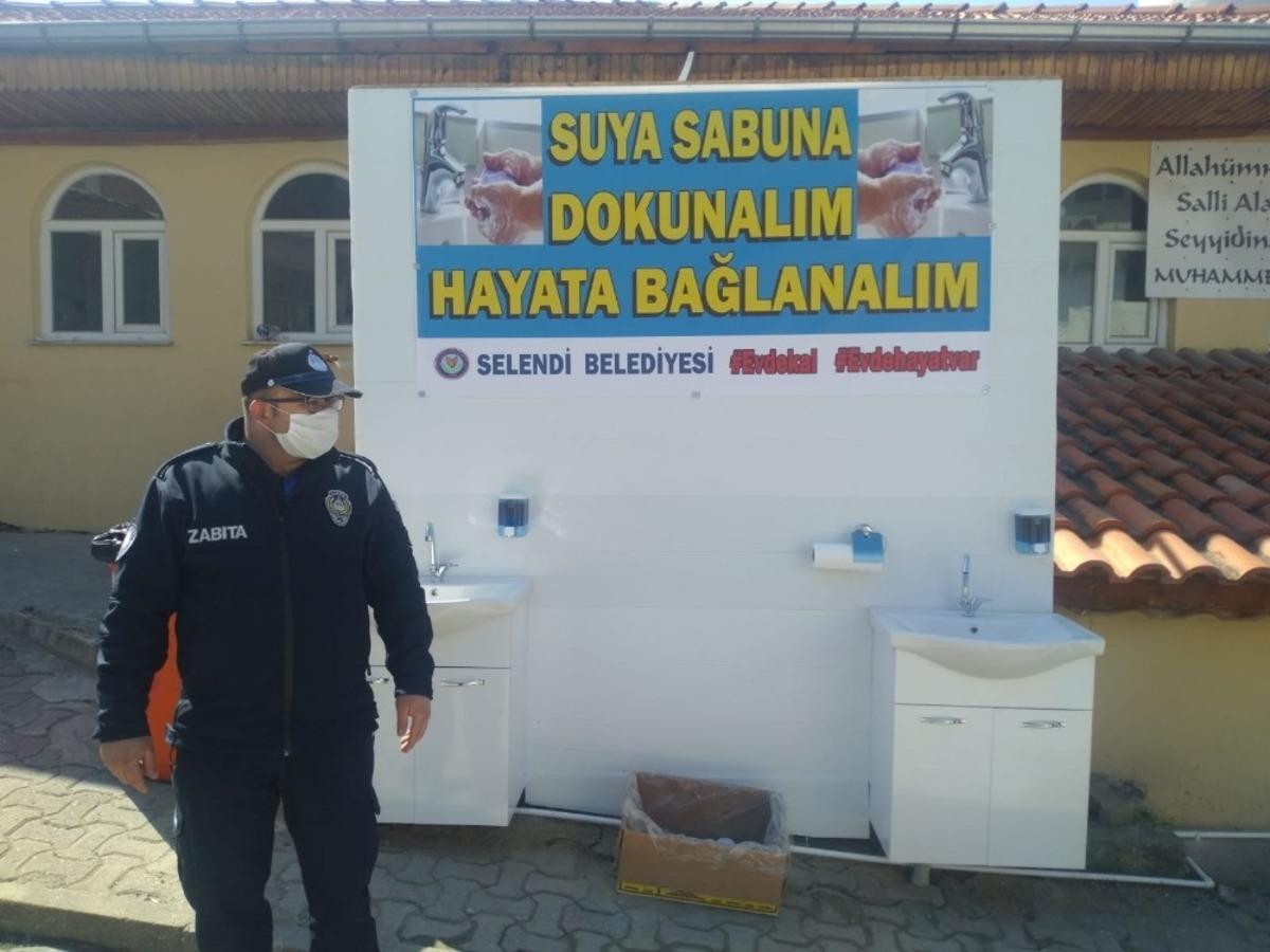 Selendi&rsquo;de pazar yeri girişine hijyen istasyonu