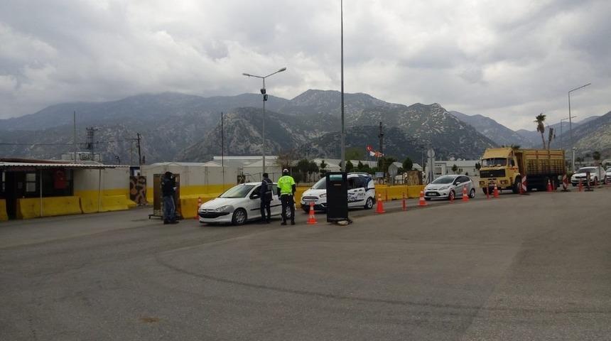 Antalya&rsquo;da karantinayı ihlal eden 83 kişiye 261 bin TL ceza