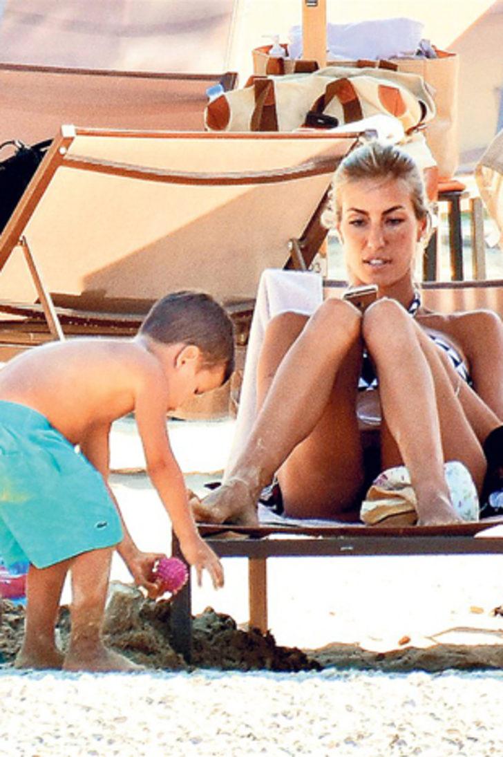 Çağla Şıkel'in tatili sürüyor G4