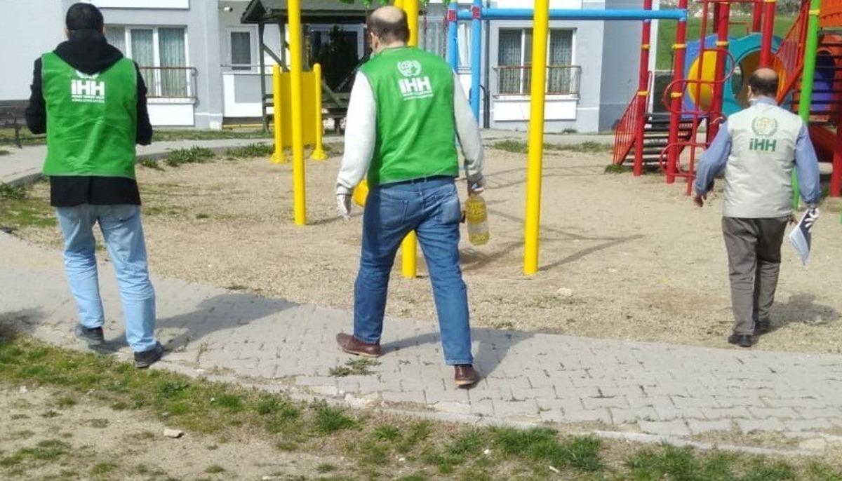 İhtiya&ccedil; sahipleri tespit ediliyor adreslerine yardımlar bırakılıyor